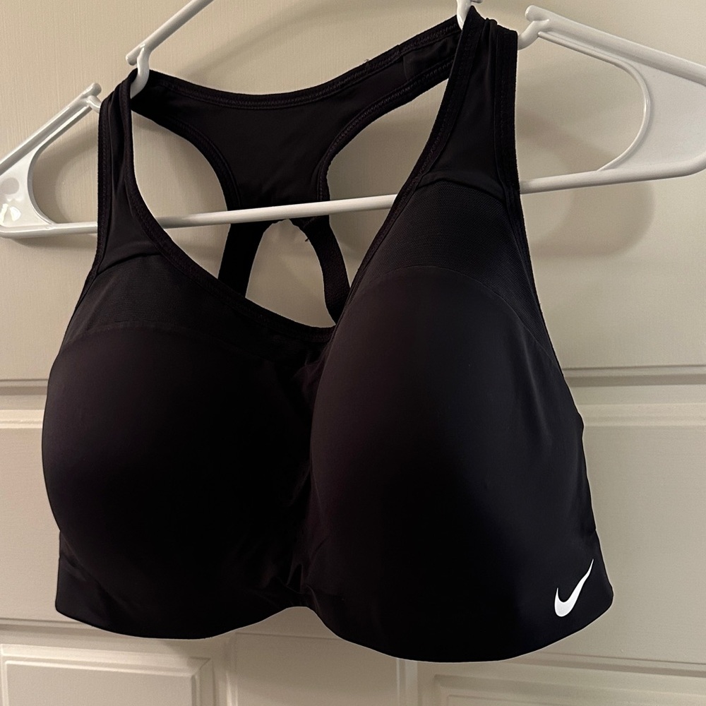 Nike Women's Black Racerback Sports Bra Medium D-E Cup